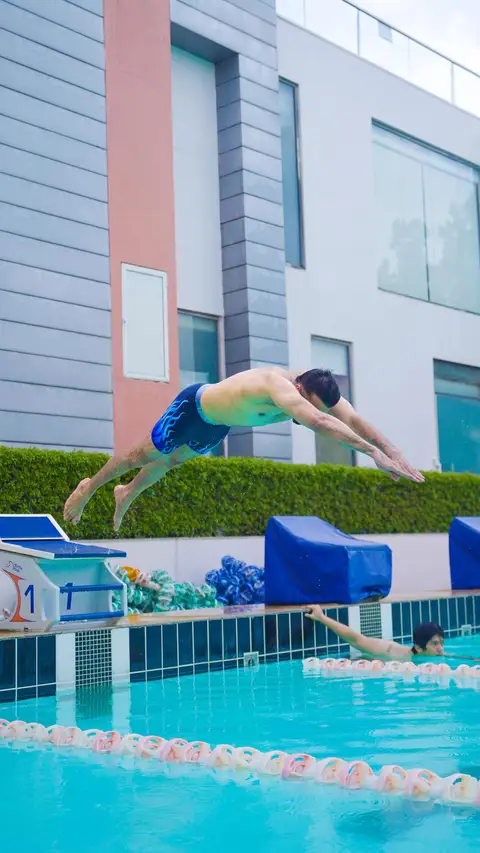 Practise your swimming skills in the 50 metre, 10-lane Olympic-size heated swimming pool, built by Myrtha – the official pool designers for the Olympics.
