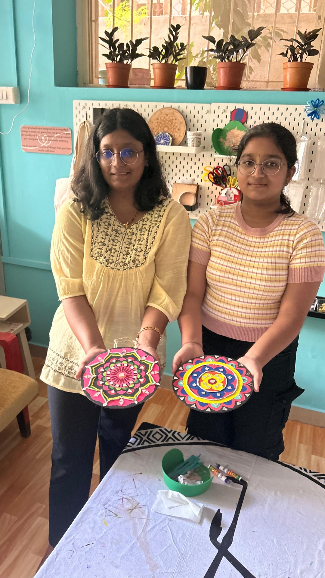 Create Stunning Art with the BeginnerFriendly Lippan Art Experience